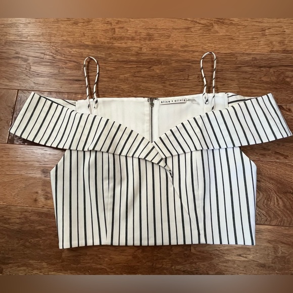 Alice + Olivia Haydee Cold Shoulder White Striped Off Crop Top, Size 8 - Picture 9 of 16